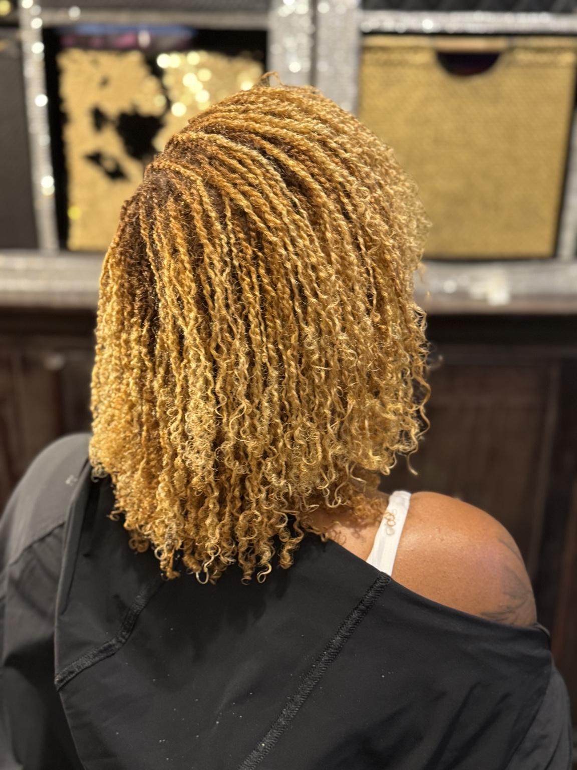 Beautiful finished golden microlocs by Swann Stylez